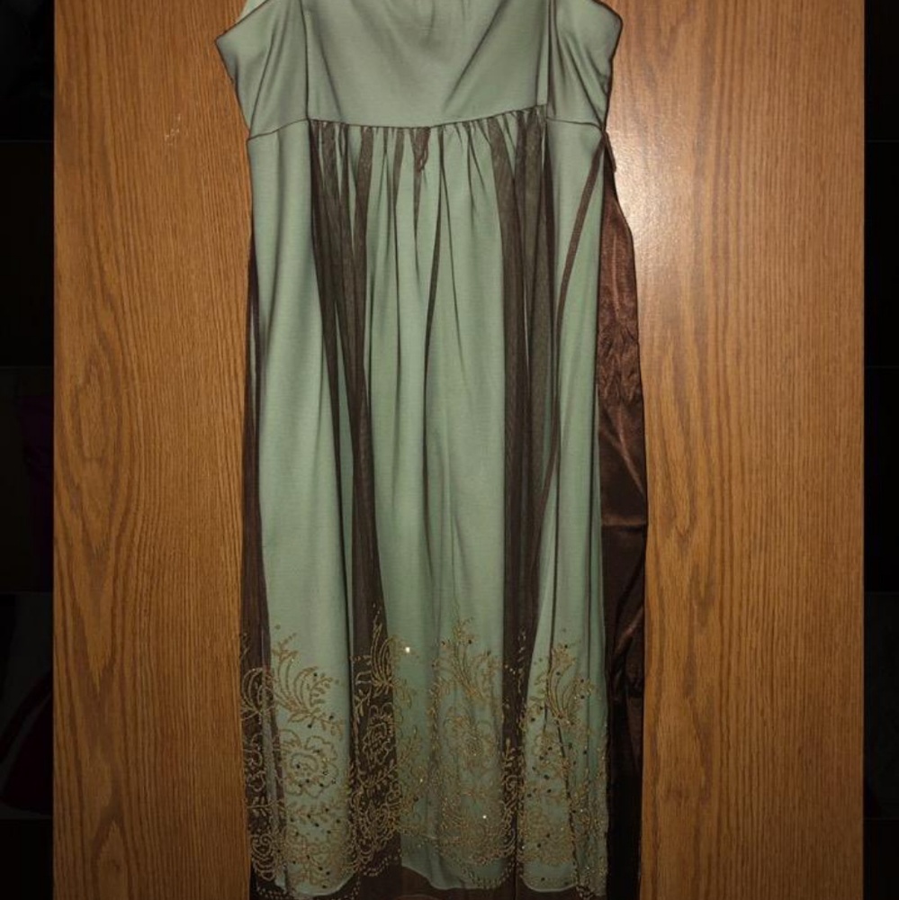 Dress - Picture 2 of 2